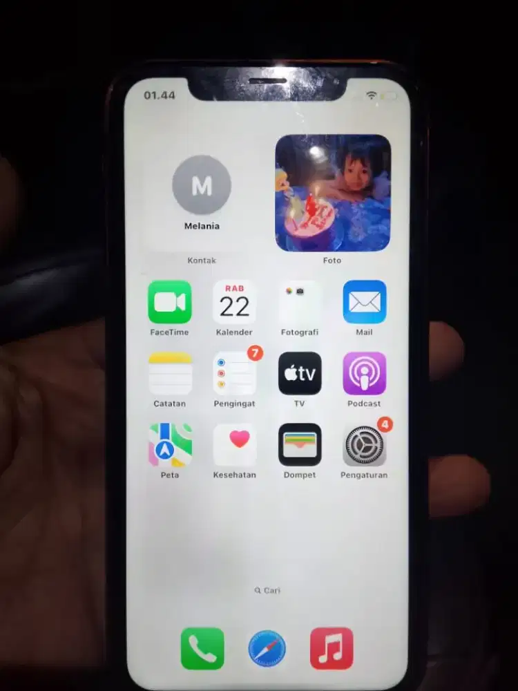 iPhone XR merah