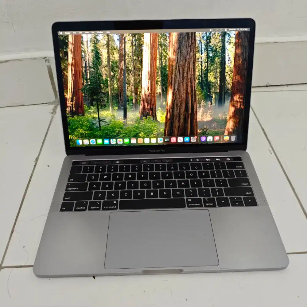 Macbook Pro Touchbar 2018 Ram 16gb Core i5 Mulus bukan 2019 atau 2017