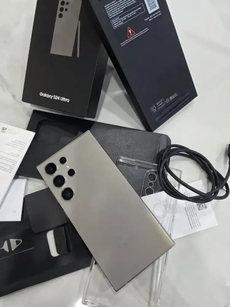 Samsung S24 Ultra 12/512 gb SEIN