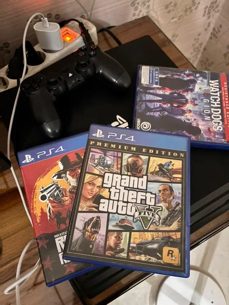 Di jual ps4 pro ori bukan Hen!