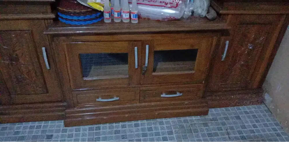 Lomari pajangan kayu jati