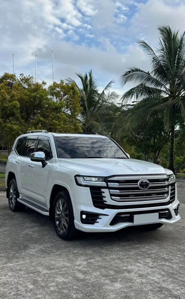 Land Cruiser 300 tipe VX-R