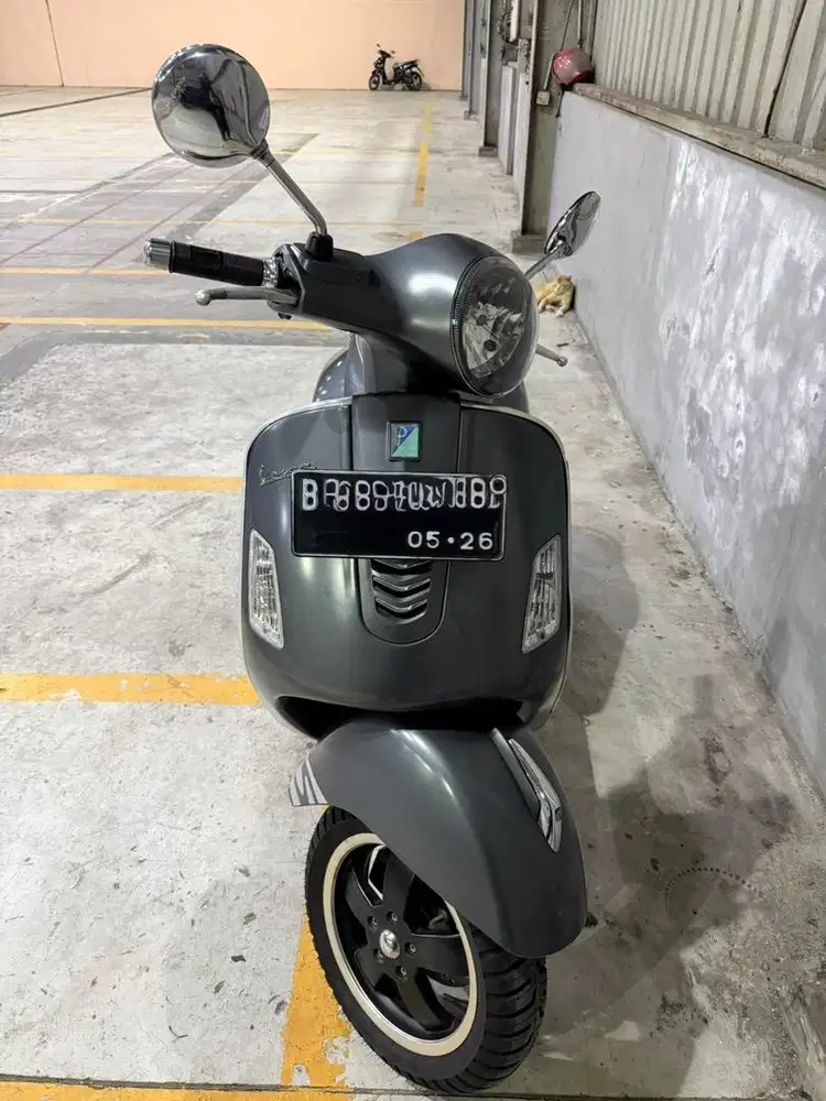 Vespa GTS 150 3V Mulus, KM Rendah, Pajak Hidup s/d 2026!