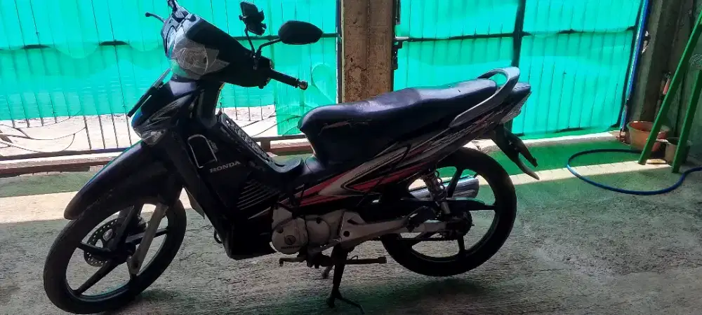 Jual Supra x 125 lecet pemakaian mesin halus ss komplit thn 2007