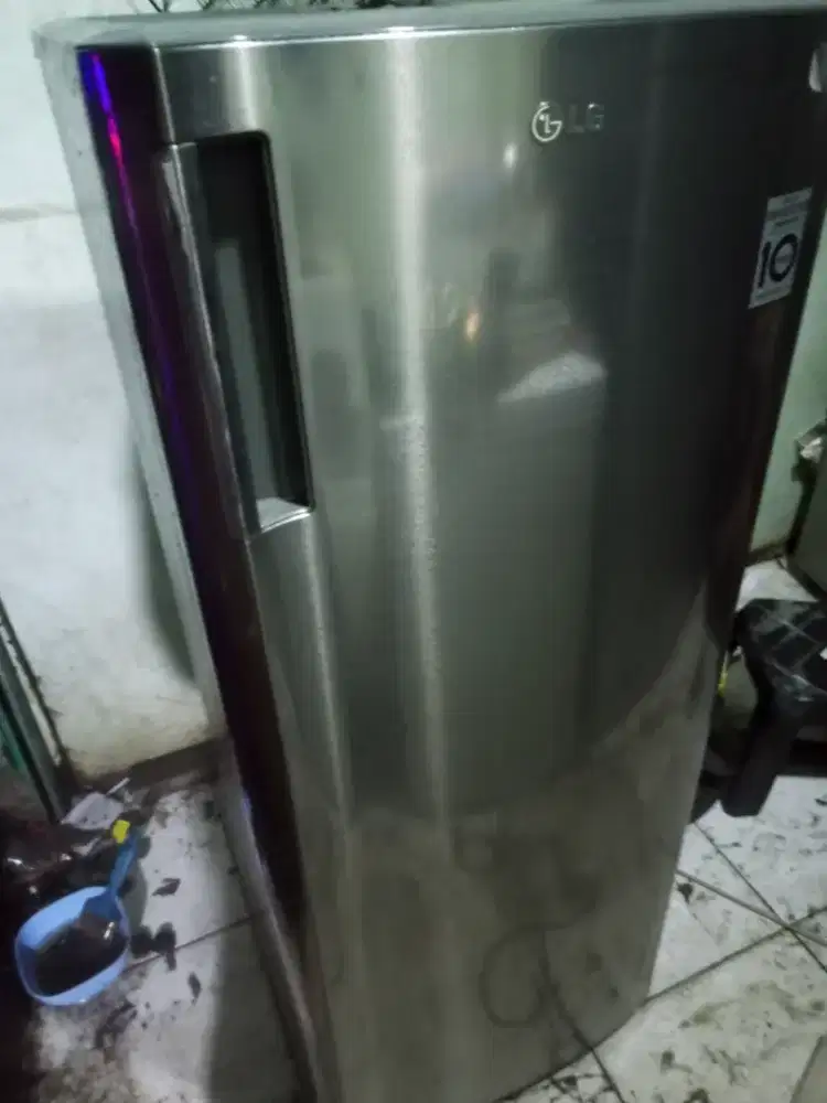 Freezer LG  6 rak siap pakai normal joos bikin es batu