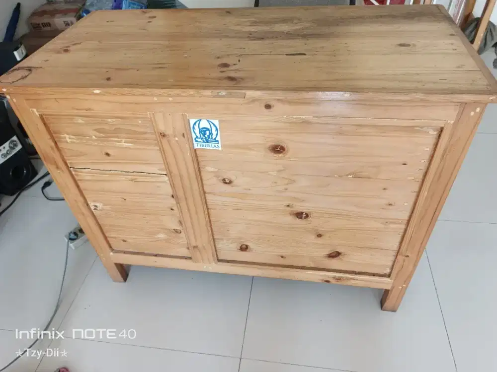 Dijual Meja Kasir dan Kursinya