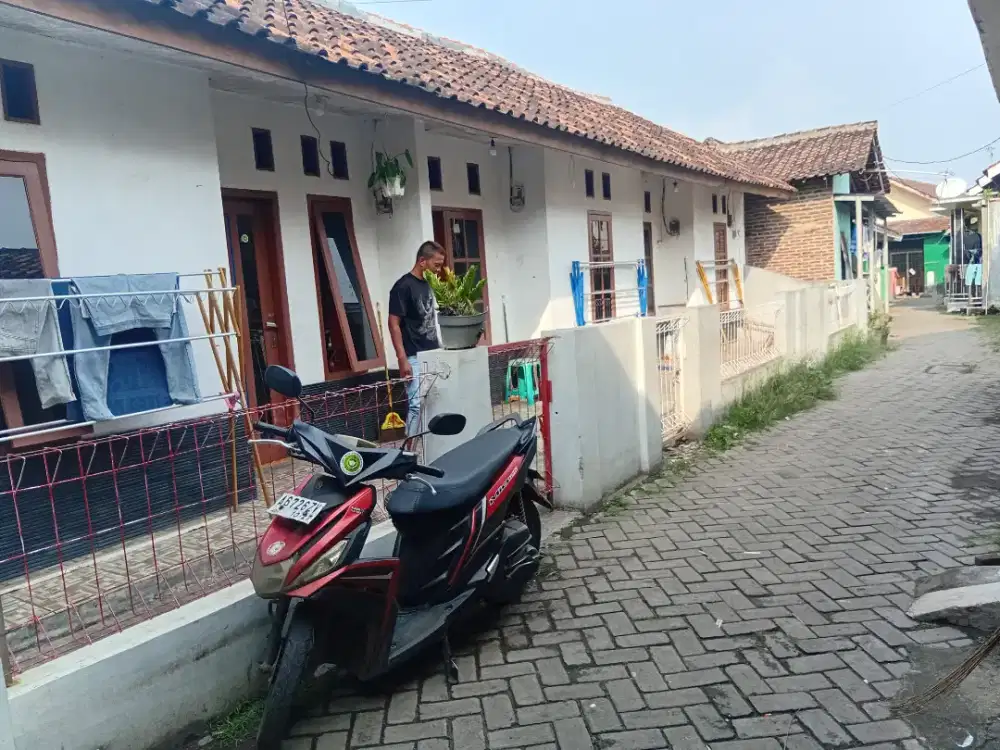 Rumah kontrakan 3 pintu DI kepandean