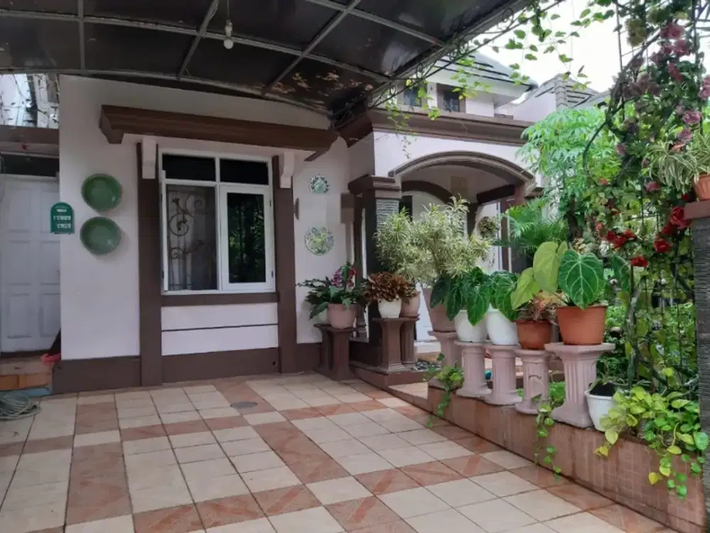 Dijual cepat rumah satu setengah lantai siap huni di bukit golf
