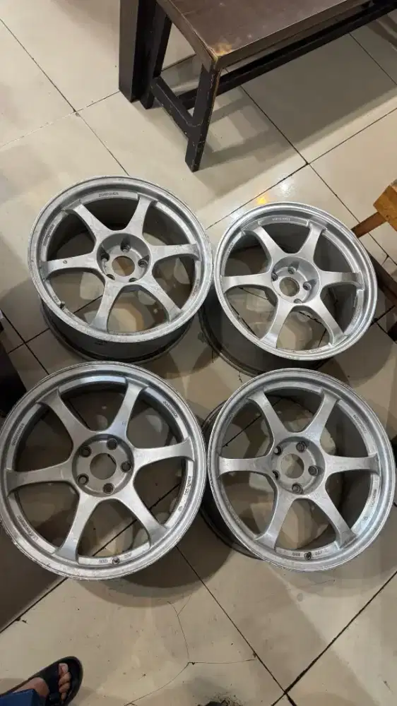 Velg SSR type C  R18 rep japan design
Uk 18 × 9,5 dan 8,5 ET 35 dan 38