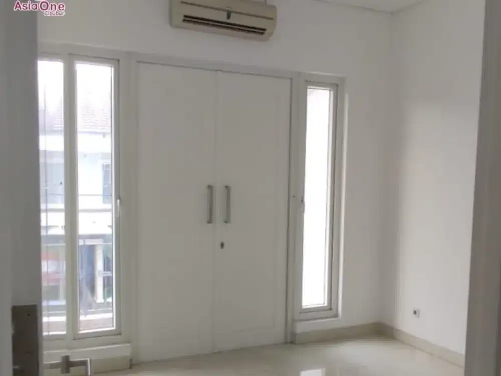 Disewakan rumah luas lokasi strategis dekat mall Tsm