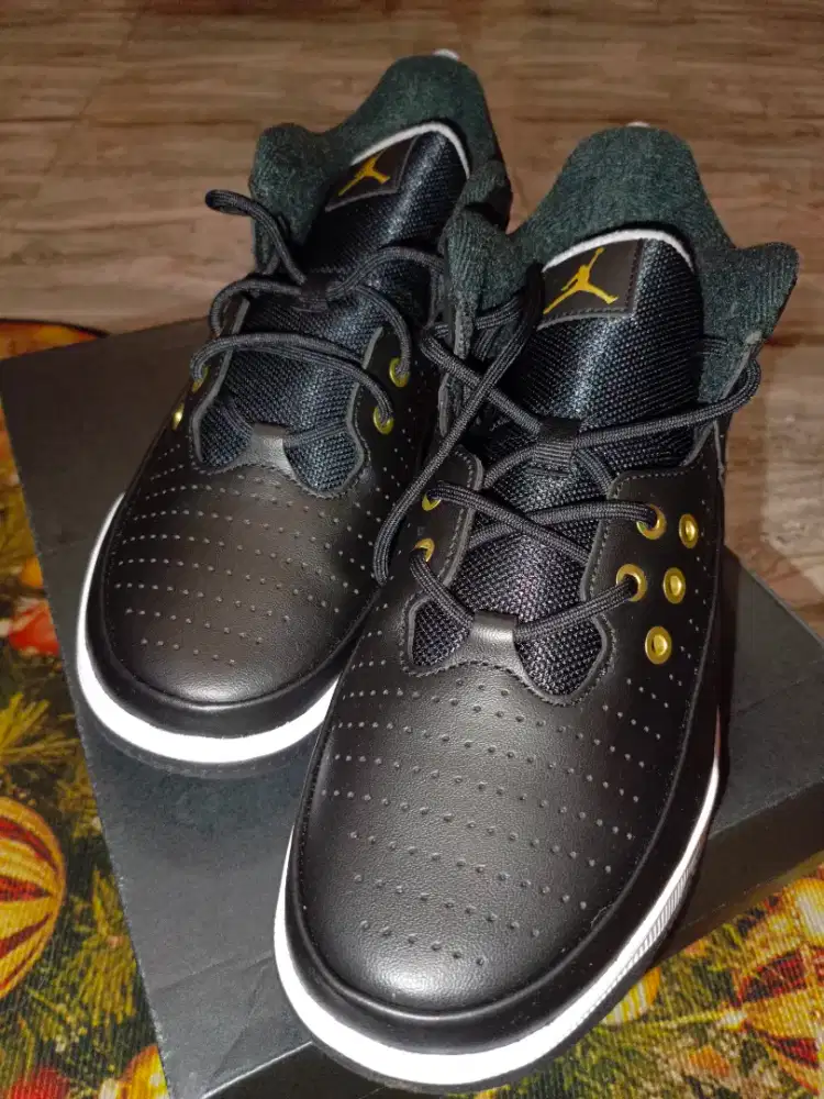 Sepatu Sneakers Jordan Max Aura 5