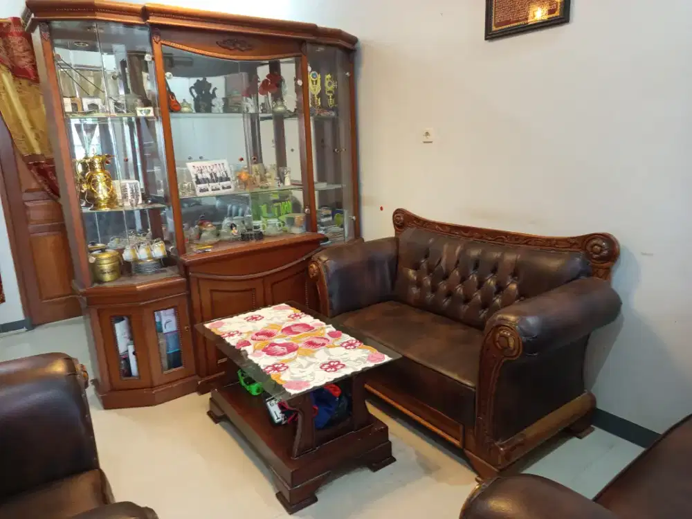 Jual kursi dan lemari model jadul tp antik