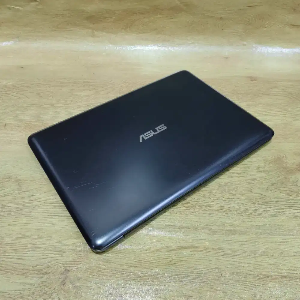 Laptop Asus VivoBook  Slim Ram 4GB bonus Mouse baru Siap pakai [Bisa D