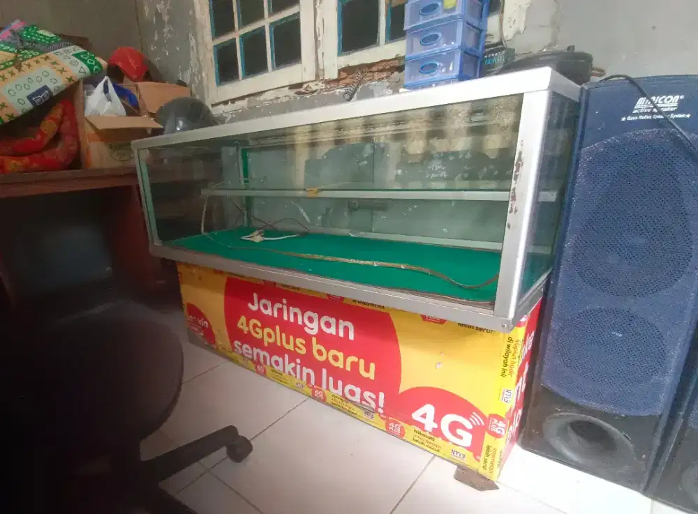 Etalase bekas konter