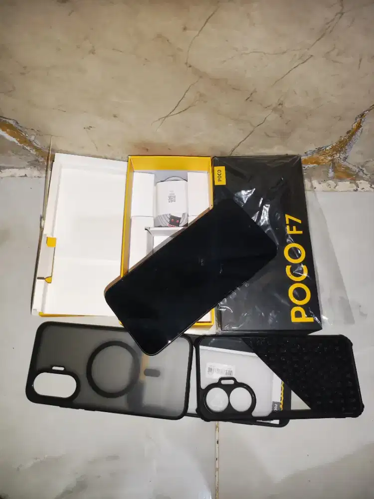 POCO F7 RAM 12/512 GB WARNA HITAM SECOND MULUS NO MINUS