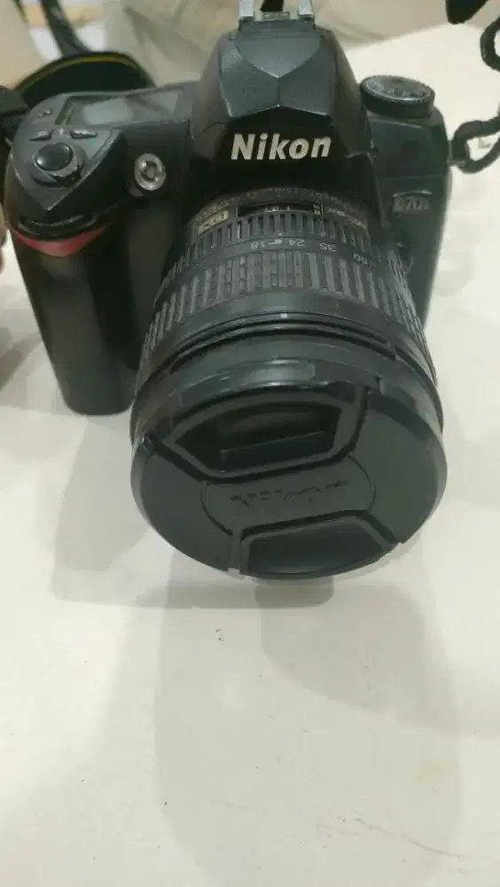 Kamera DSLR Nikon D70s kit + lensa 18-70 mm