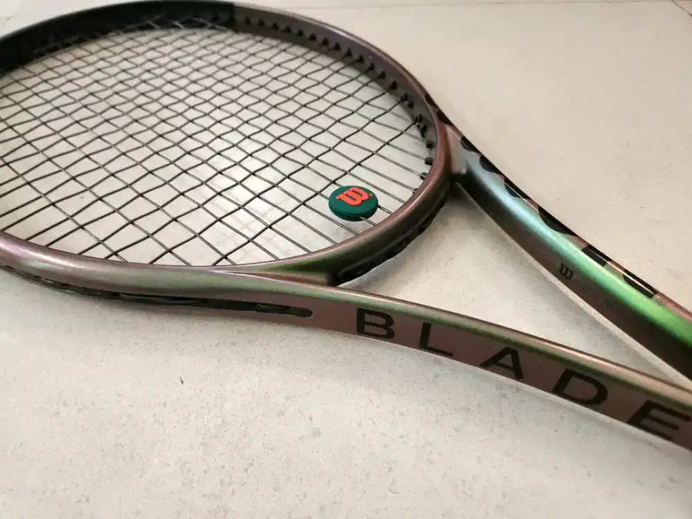 [Lightly Used] Raket Wilson Blade V8 100 – Lightweight Power & Control