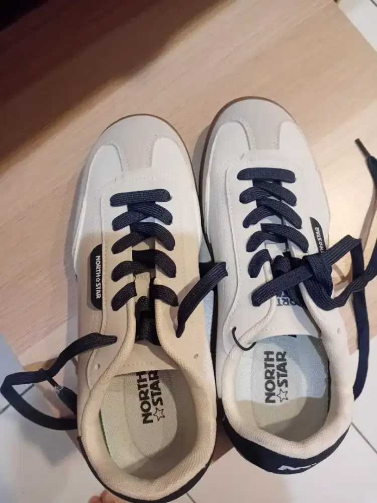 preloved, wts, sepatu sneakers new striker north star