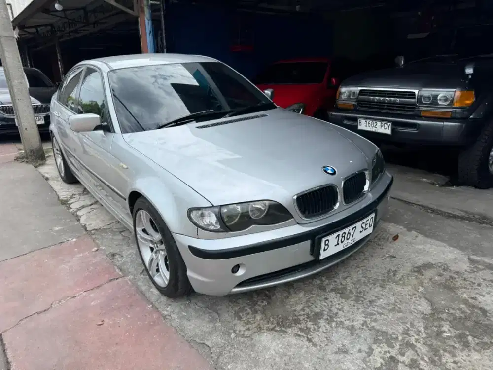 Bmw 318i th 2003 AT siap pakai no mallfunction Pajak on