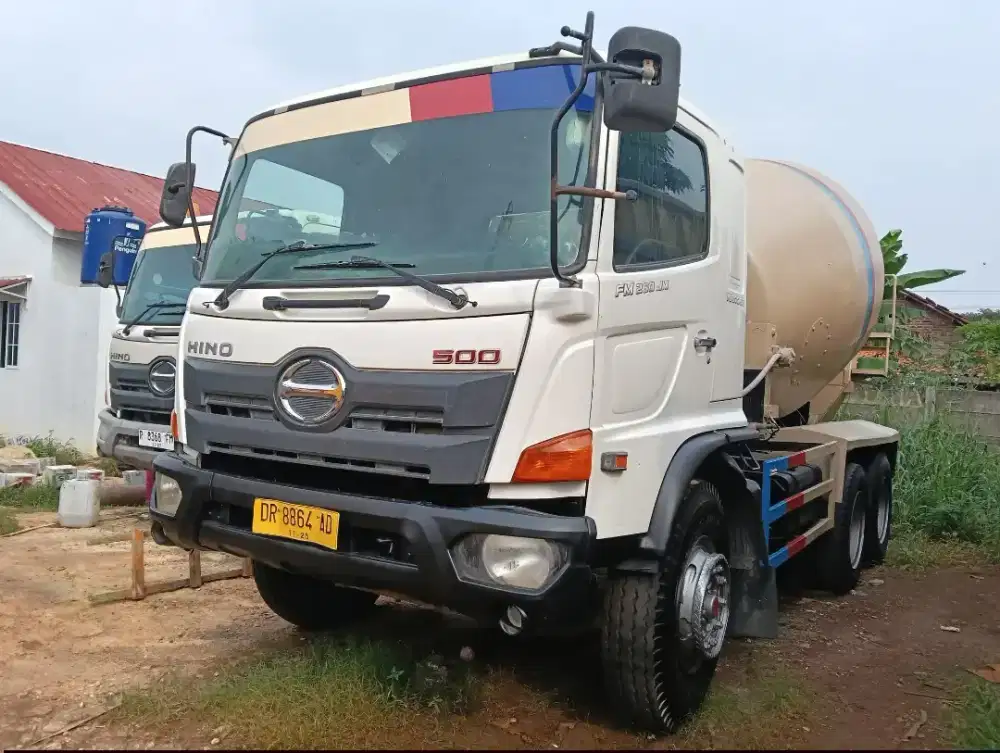 HINO 500 MIXER 2015