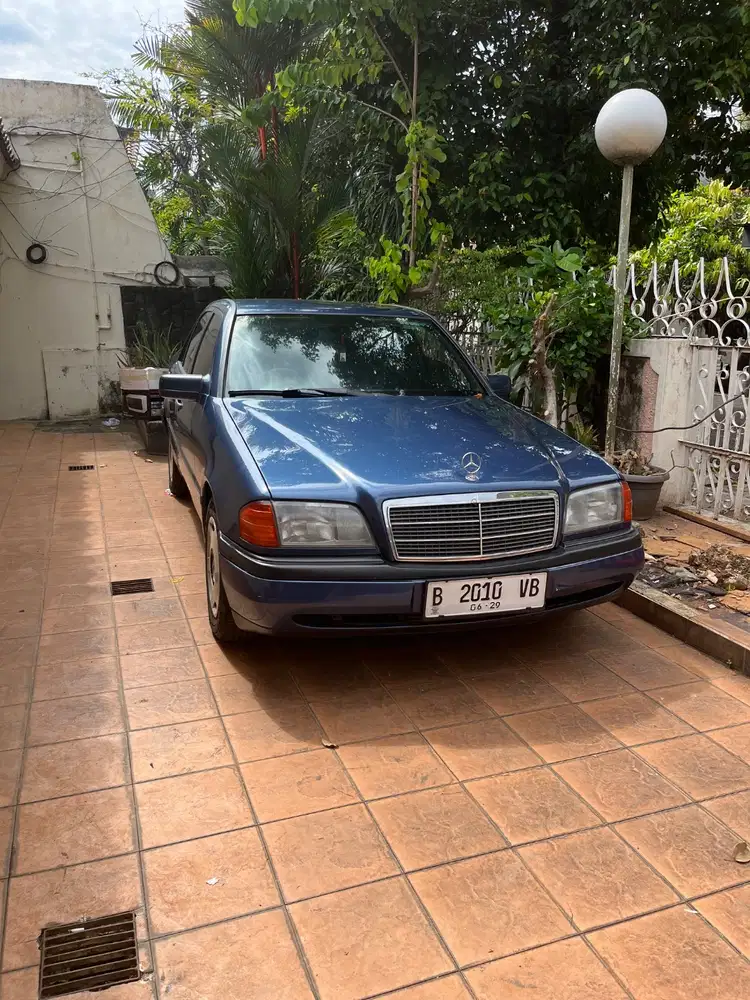Mercedes benz c180