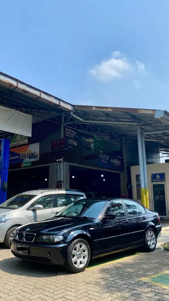 BMW 320i 2004 Bensin