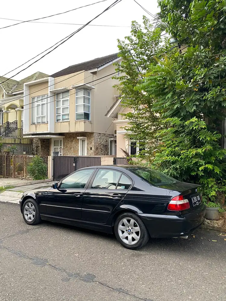 BMW 320i 2004 Bensin