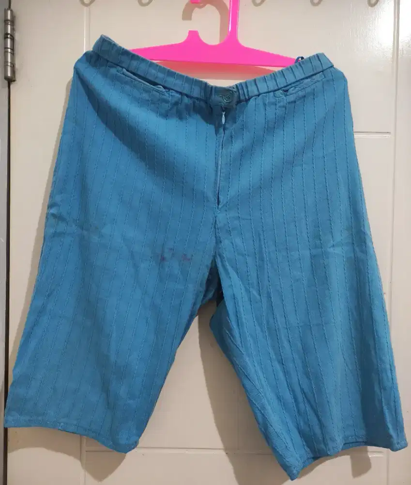 Preloved Celana denim wanita sedengkul