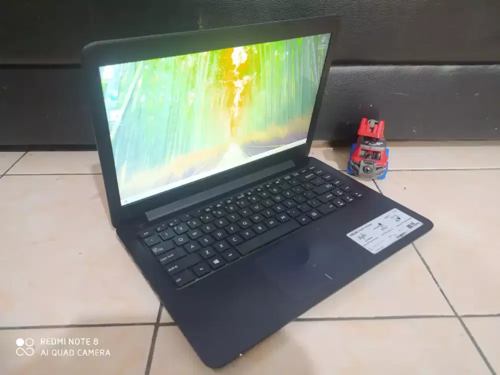 Asus e402y slim AMD e2-7015/Ram 4/SSD128/VGA Radeon R2 siap Nugas JOS