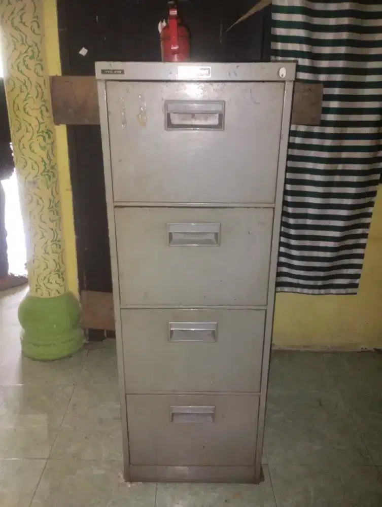 Dijual Rak besi 4 tingkat