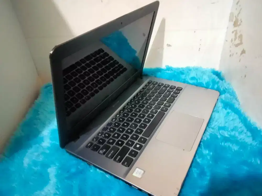 Asus x441UBR/core i3 gen7/ram8/SSD240+HDD500/VGA Intel HD 620/Kenceng