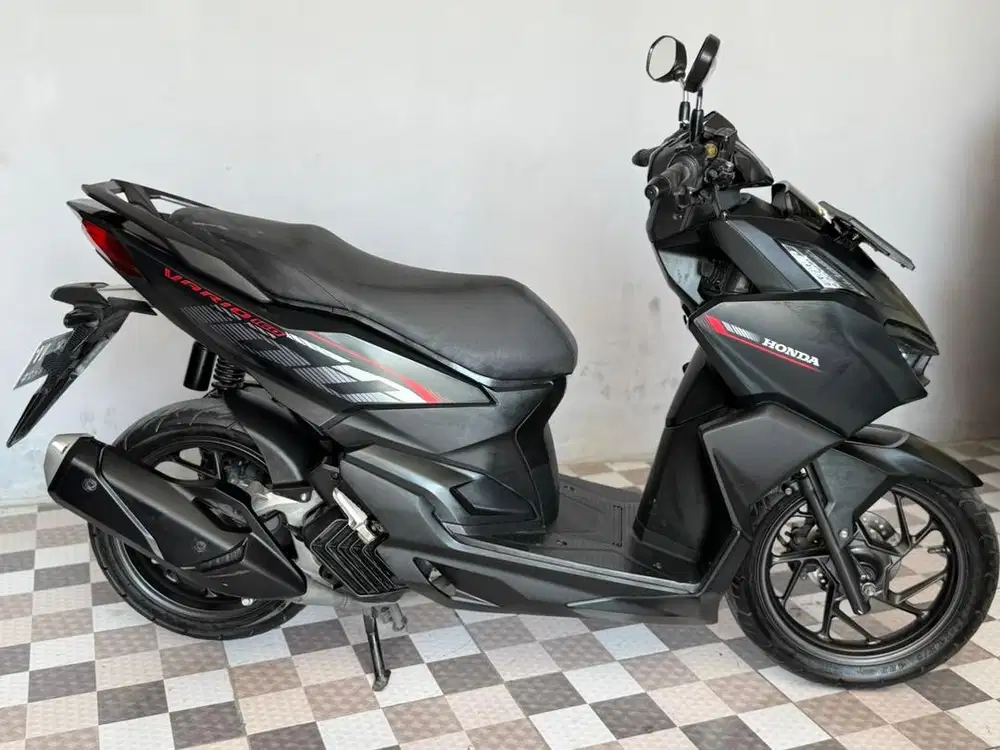 Vario 160 2023 plat ab km rendah