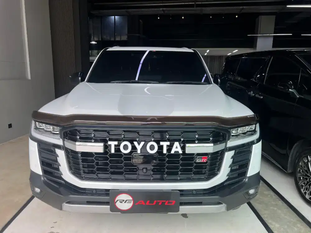 TOYOTA Land Cruiser 300 GR 4x4 AT 2023