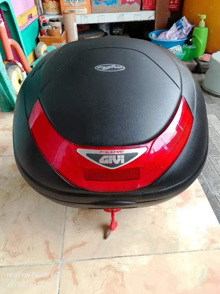 Box Givi  kondisi sangat baik