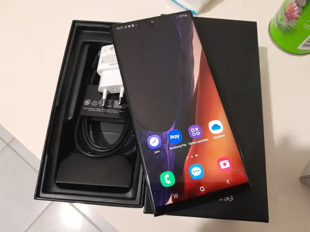Samsung galaxy note 20 ultra 
8/256