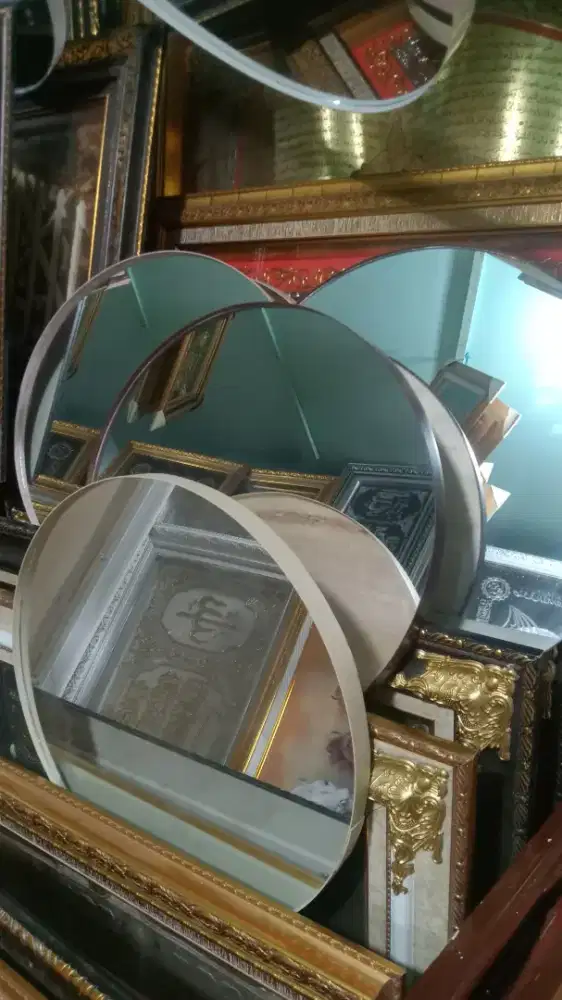 Cermin bulat gantung