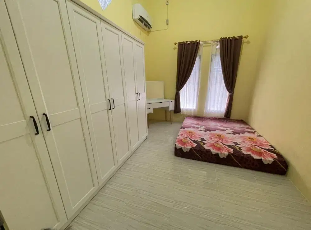 Lemari Pakaian Serba Guna