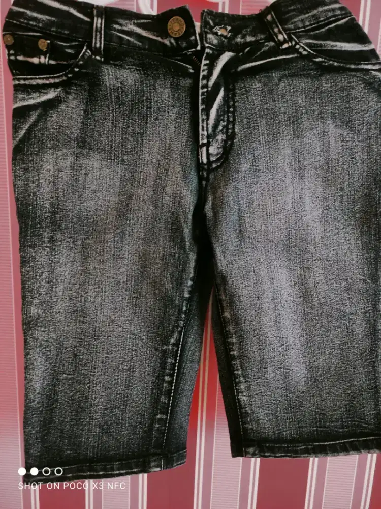 Preloved celana jeans sedengkul wanita remaja