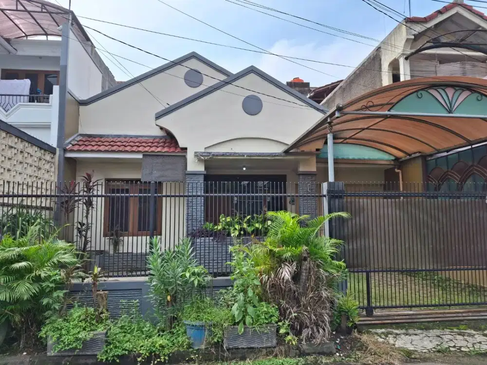 Rumah Asri di Komplek Senam Indah, Arcamanik dekat Terminal Antapani. Siap Huni!
