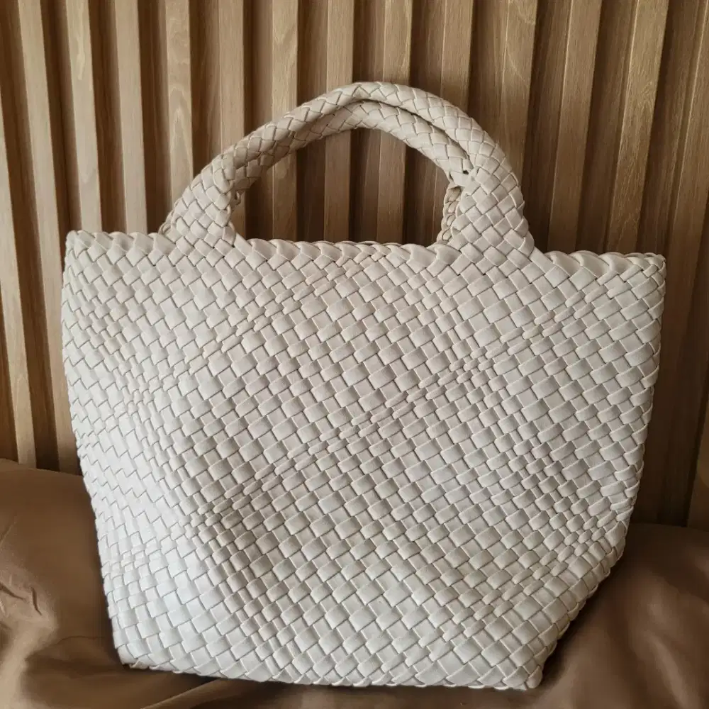 Tas anyam bottega