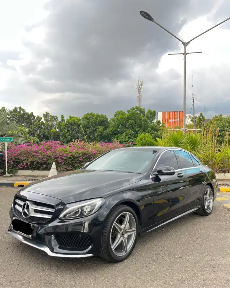 Mercedes Benz C200 AMG Line 2017 / Low KM / Full Spec / Like NEW