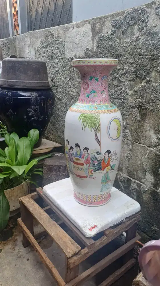 Sebuah vas gambar putri cheines
