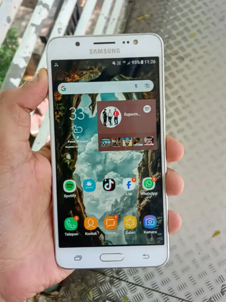 Hp Samsung galaxy J5 2016 ram2/16GB minus