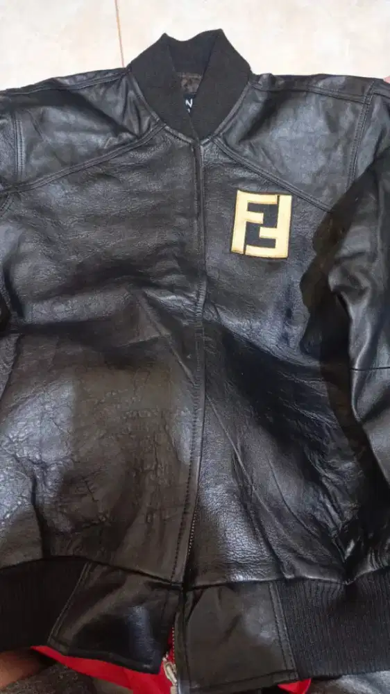jaket kulit fendi italy