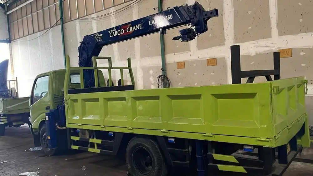Truck crane hino dutro