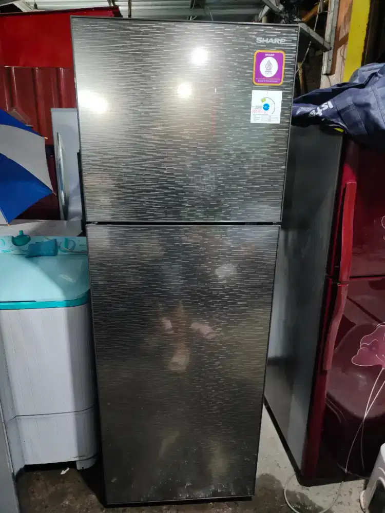 Kulkas Sharp 2pintu jumbo istimewa 90% masih like new