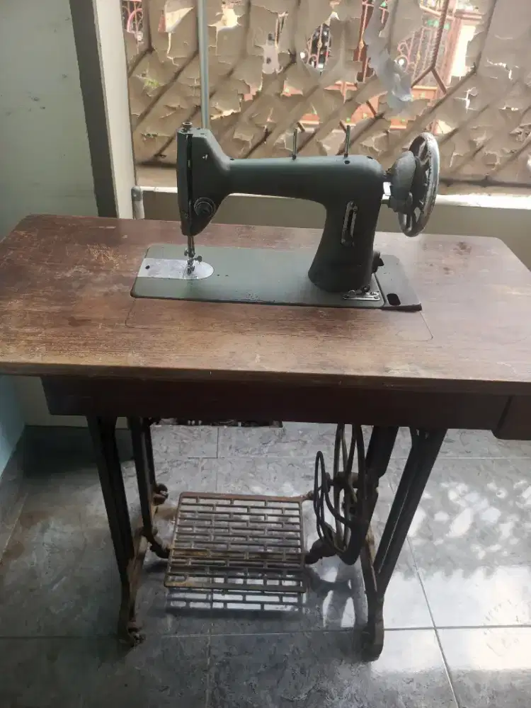 Mesin jahit Manual merk Husgvarna