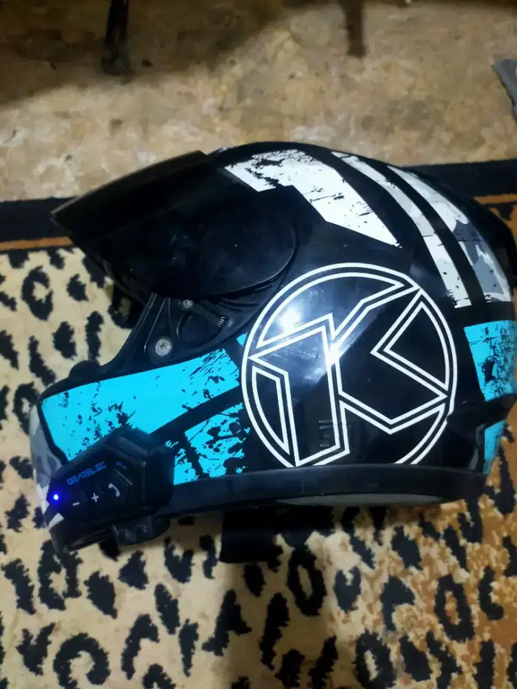 Helm KYT r10 warna biru putih