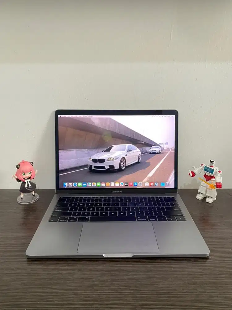 MacBook Pro 2017 13 inch Core i7 16/256GB Non Touchbar