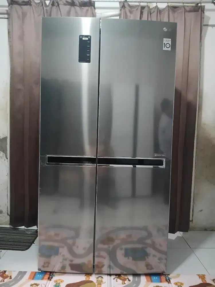 Dijual kulkas side by side LG kondisi masih normal mulus